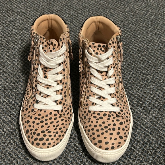 Universal Thread High Top Animal Print Sneakers - Picture 7 of 9